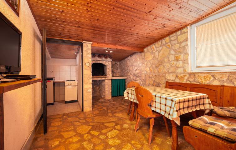 Gemütliche Ferienwohnung mit Terrasse, WLAN und Parkplatz in der Nähe des Stadtzentrums von Sisan in Sisan, Südküste Istrien