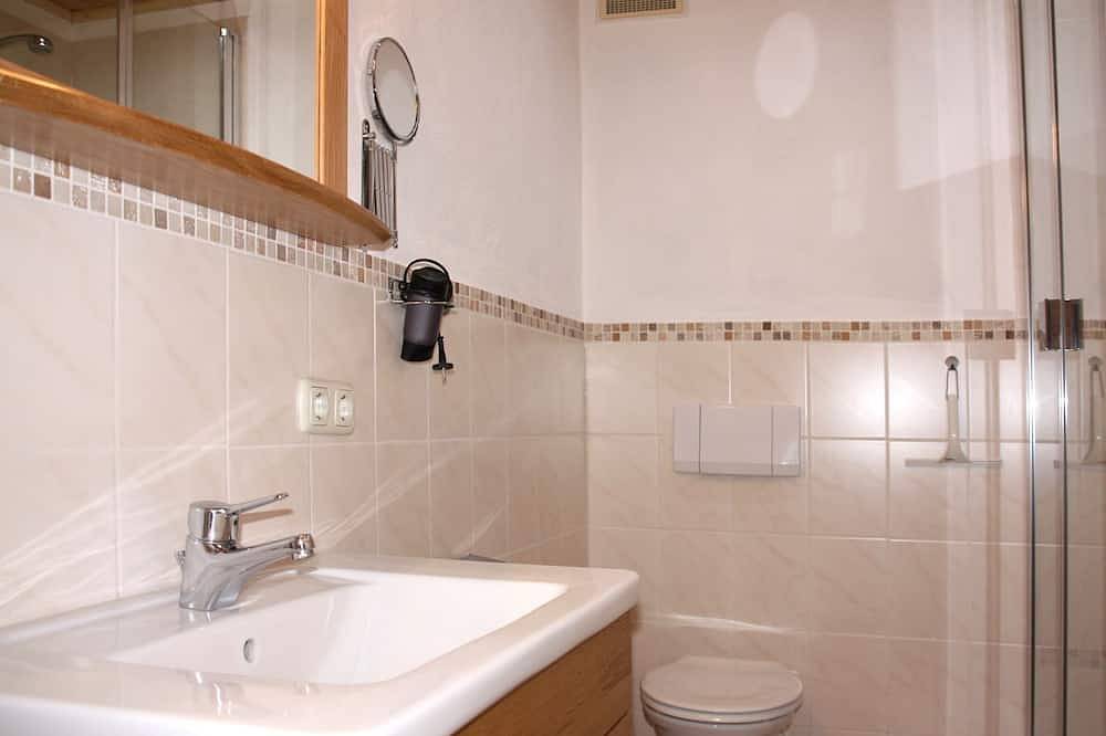 Ganze Wohnung, Ferienwohnung 50m², Bauernhof, Balkon, 2 Schlafzimmer, Wohnküche, Sat-Tv, W-Lan in Frasdorf, Bayerische Alpen