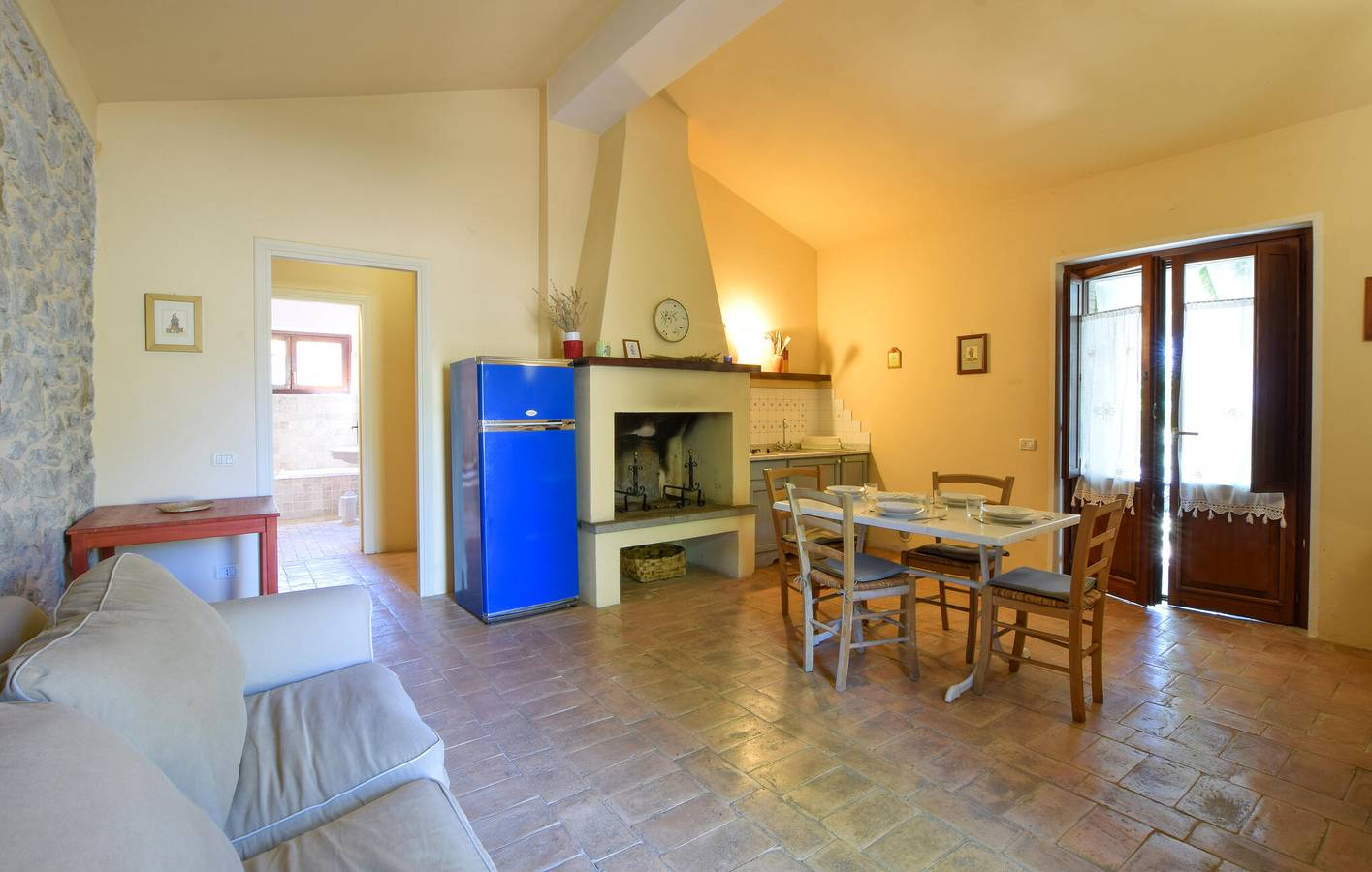 Ritiro in riva al fiume con piscina, giardino e parcheggio in San Venanzo, Perugia e dintorni