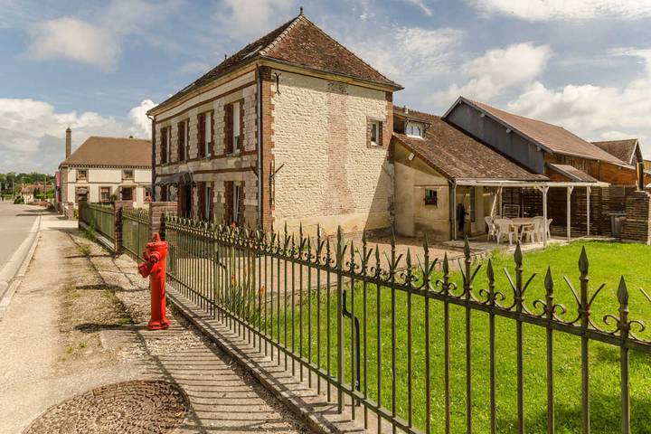 Les Cas Rouge in Chamoy, Aube