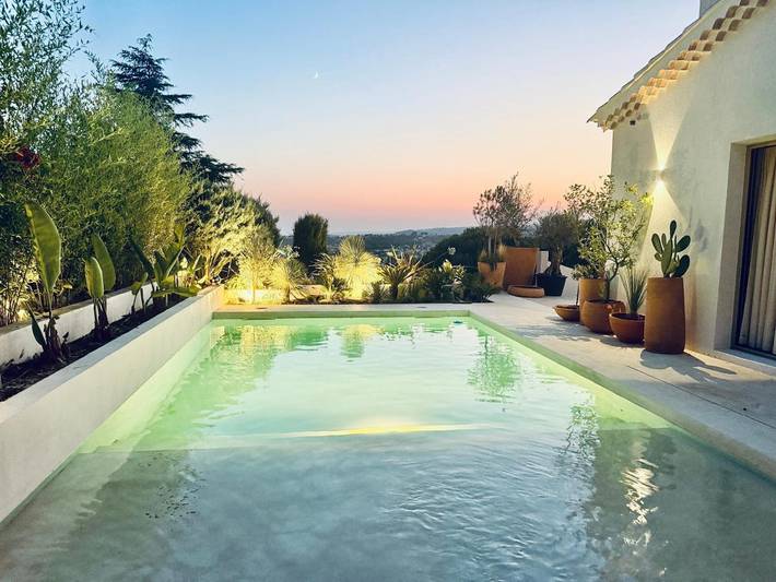 Ferienhaus für 10 Personen, mit Terrasse und Garten sowie Pool und Ausblick