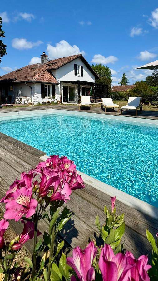 Ferienwohnung für 2 Personen, mit Terrasse und Pool sowie Garten in Lit-et-Mixe