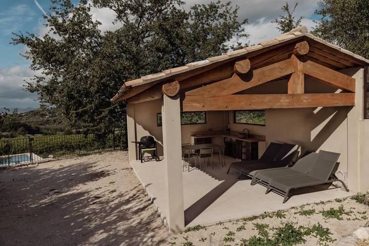 Location de vacances pour 5 personnes, avec vue ainsi que piscine et jardin, animaux acceptés à Mormoiron - 3