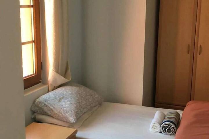 Perfekte Lage 2 Minuten zu allen Annehmlichkeiten, Bars / Bus / Restaurants und Geschäften. in Fethiye, Türkische Ägäis