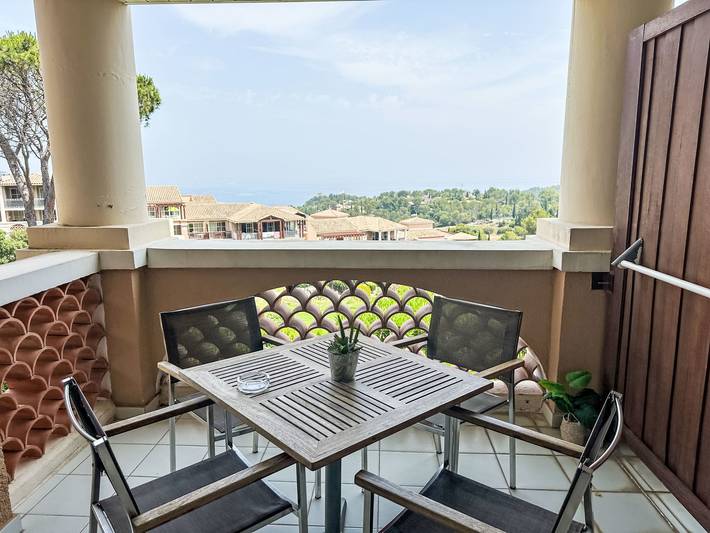 Location de vacances pour 4 personnes, avec bassin pour enfant ainsi que terrasse et jardin, animaux acceptés dans Cap Estérel