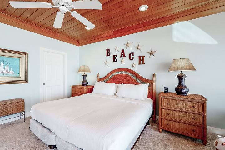 Vacation rental for 12 people, with balcony and pool in St. George Island