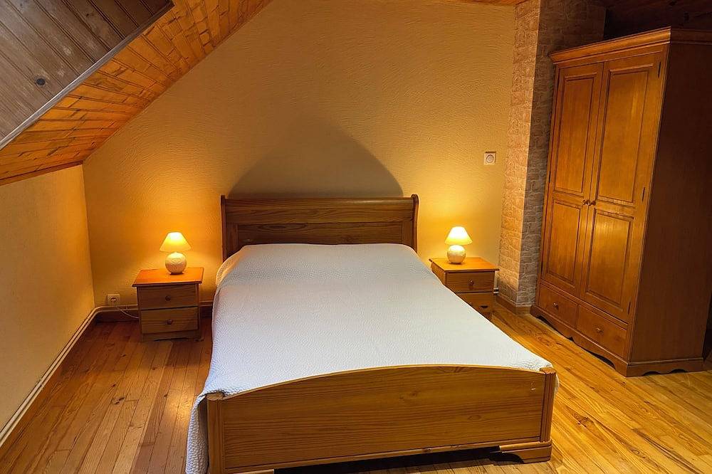 Gîte du Fenil in the heart of the Auvergne Volcanoes and Lakes in Perpezat, Regionaler Naturpark Volcans d'Auvergne