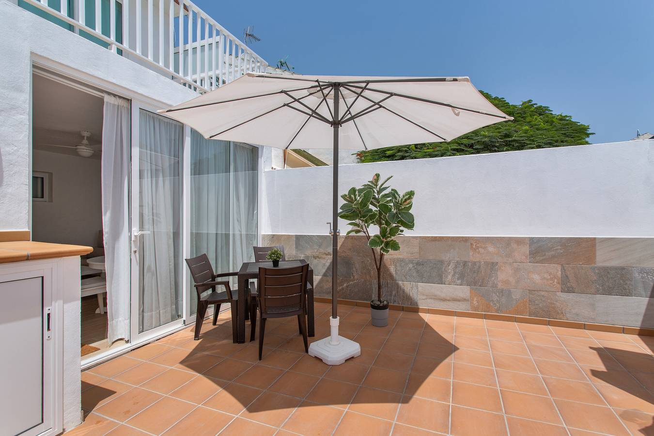 Holiday Home 'María' with Sea View, Shared Pool and Private Terrace in Sonnenland, San Bartolomé de Tirajana