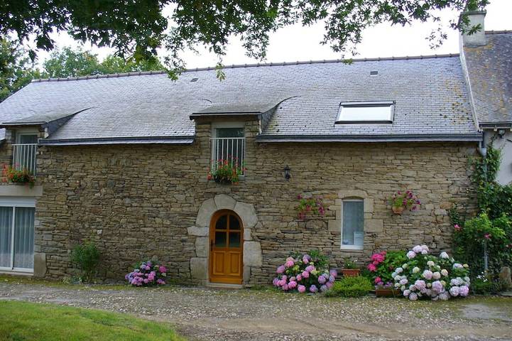 Gîte pour 12 personnes, avec terrasse et jardin à Saint-Gravé