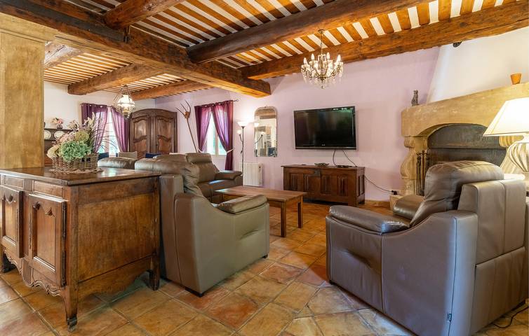 Location de vacances pour 8 personnes, avec terrasse ainsi que jardin et piscine, animaux acceptés à Apt - 4