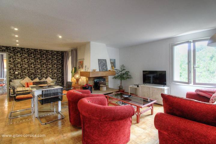 Gîte pour 3 personnes, avec terrasse en Corse-du-Sud