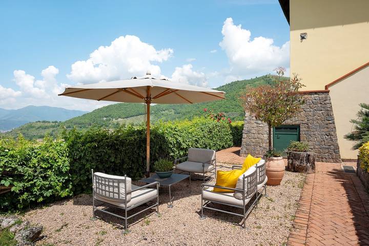 Agriturismo 'Double Room with Garden' with Mountain View, Shared Pool and Wi-Fi in Fisciano, Salerno Province