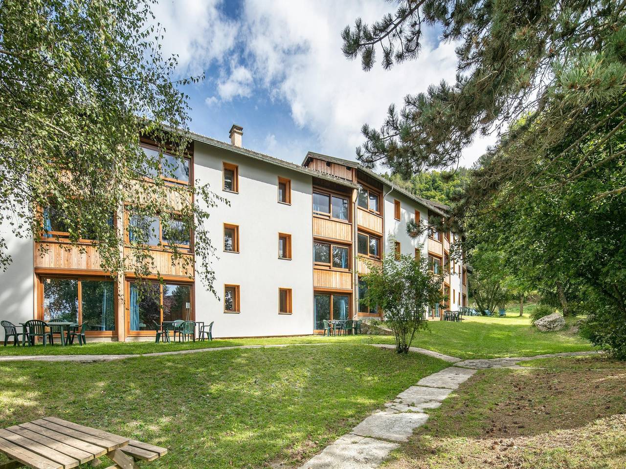 2 Zimmer Apartment 5 Personen 1 Baby Gartenebene in Saint-Léger-les-Mélèzes, Nationalpark Écrins