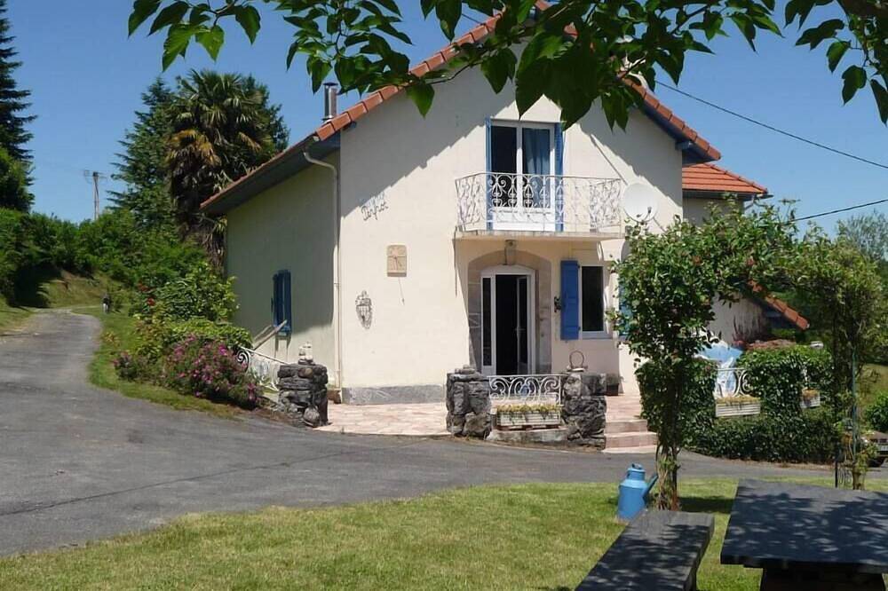Maison de caractère offrant une vue imprenable d'une capacité de 6 personnes. in Peyrouse, Hautes-Pyrénées