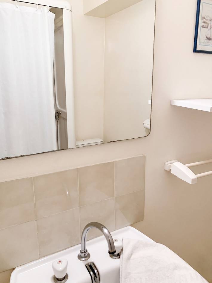 Appartement entier, Appartement cosy à Néris-les-Bains, 20 m², balcon avec vue in Néris-les-Bains, Région de Montluçon