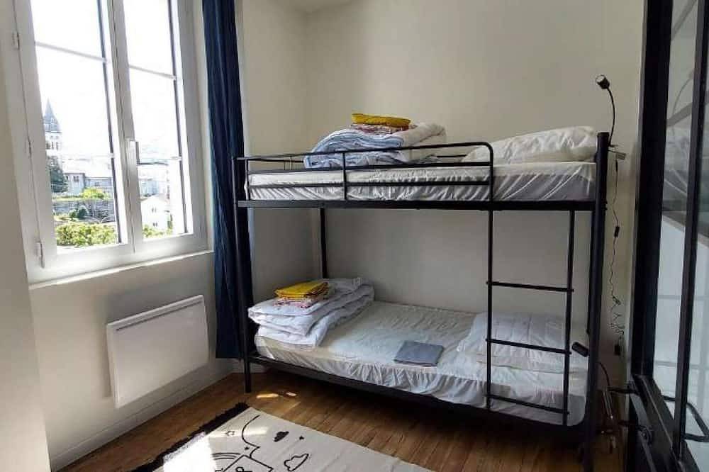 Geheel appartement, T2 Bis Escapade near train station, town center, parking in Lourdes, Hautes-Pyreneeën