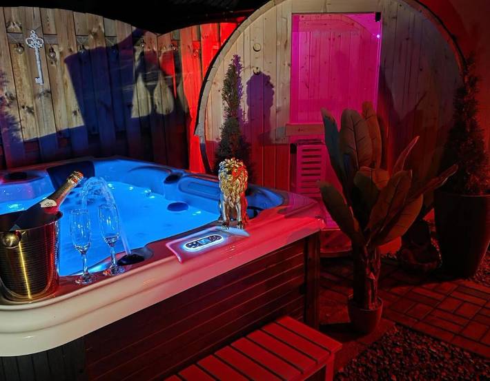 Ferienhaus für 3 Personen, mit Sauna und Ausblick sowie Garten und Pool