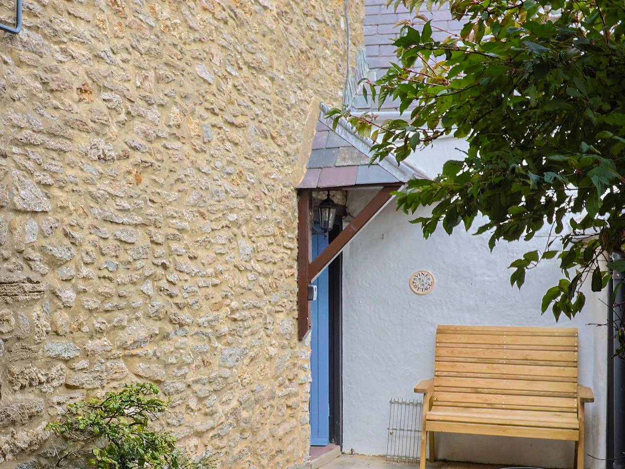 Vine Cottage in Burton Bradstock, Dorset