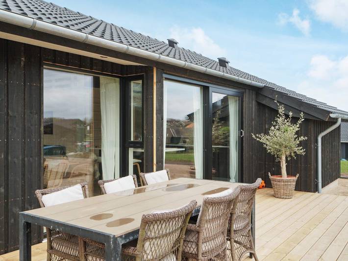Ferieudlejning for 6 personer, med terrasse og sauna, børnevenlig i Havnsø