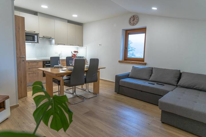 Apartamento vacacional entero, Apartamento de vacaciones para 4 personas con balcón in Ajdovščina, Eslovenia