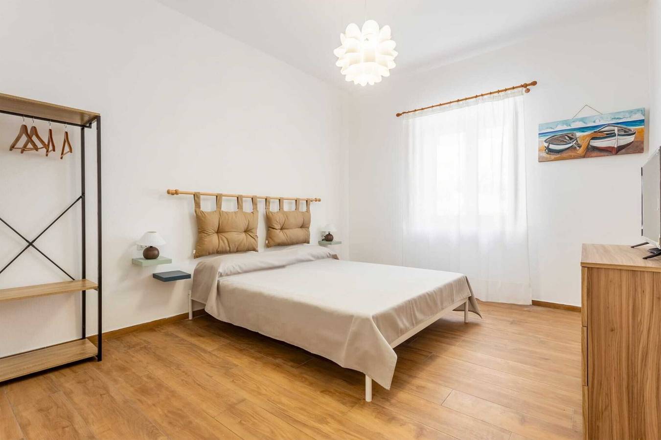 Appartamento intero, Appartamento 'Travel Rooms-Arenella Piano Terra 1' con vista sulle montagne e aria condizionata in Palermo, Provincia di Palermo