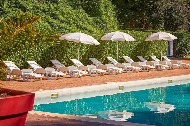Bungalow pour 4 personnes, avec piscine ainsi que terrasse et jardin - 1