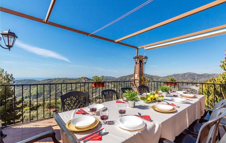 Location de vacances pour 16 personnes, avec vue et piscine ainsi que terrasse et jardin à Frigiliana - 4