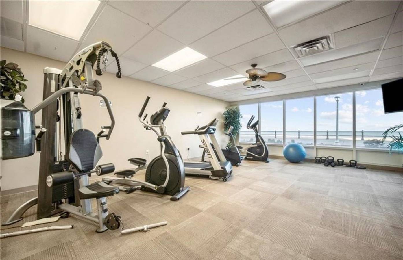 Apartamento entero, Oceanfront Beach Condo, Pool, Gym, Fishing Surfing in Virginia Beach