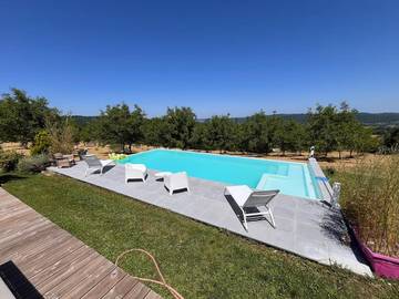 Location de vacances pour 10 personnes, avec vue ainsi que jardin et piscine, animaux acceptés à Veyrines-de-Domme