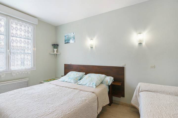 Bed and Breakfast 'Chambre D'hôtes Vanille' with Shared Terrace, Private Garden and Wi-Fi in Semussac, Saintes region