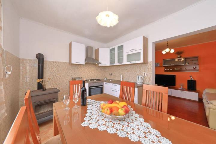 Ferienhaus für 6 Personen, mit Terrasse und Garten sowie Ausblick in Razanac - 3