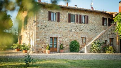 Location de vacances pour 8 personnes, avec jardin et piscine, animaux acceptés à Colle di Val d'Elsa