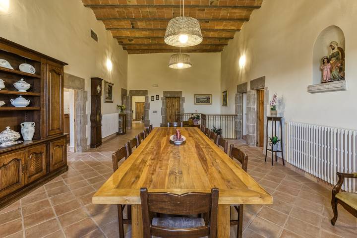 Masía Mas Solés con gran jardín privado, entorno tranquilo y a 15 min del mar in Parlavà, Baix Empordà