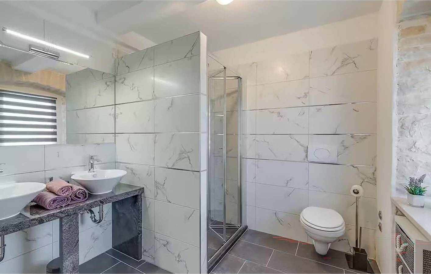 Charmant appartement de 2 chambres avec terrasse, Wi-Fi et parking à Rovinjsko Selo in Rovinjsko Selo, Rovinj