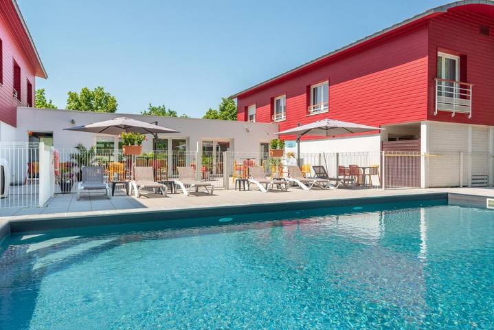Hôtel pour 6 personnes, avec jardin ainsi que piscine et terrasse