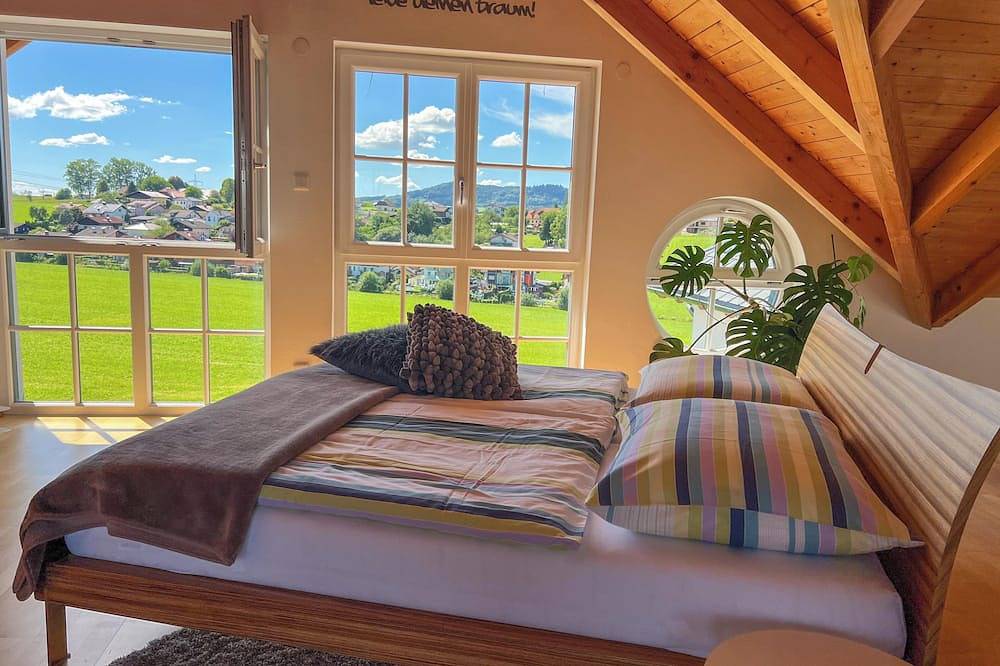 Dein \"Lieblingsplatz\": Exklusiv Wohnen mit Terrasse, Garten und Pool in Seekirchen am Wallersee, Bezirk Salzburg-Umgebung