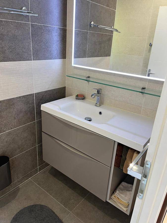 Location de vacances pour 4 personnes, avec terrasse et vue à Saint-Même-les-Carrières - 4