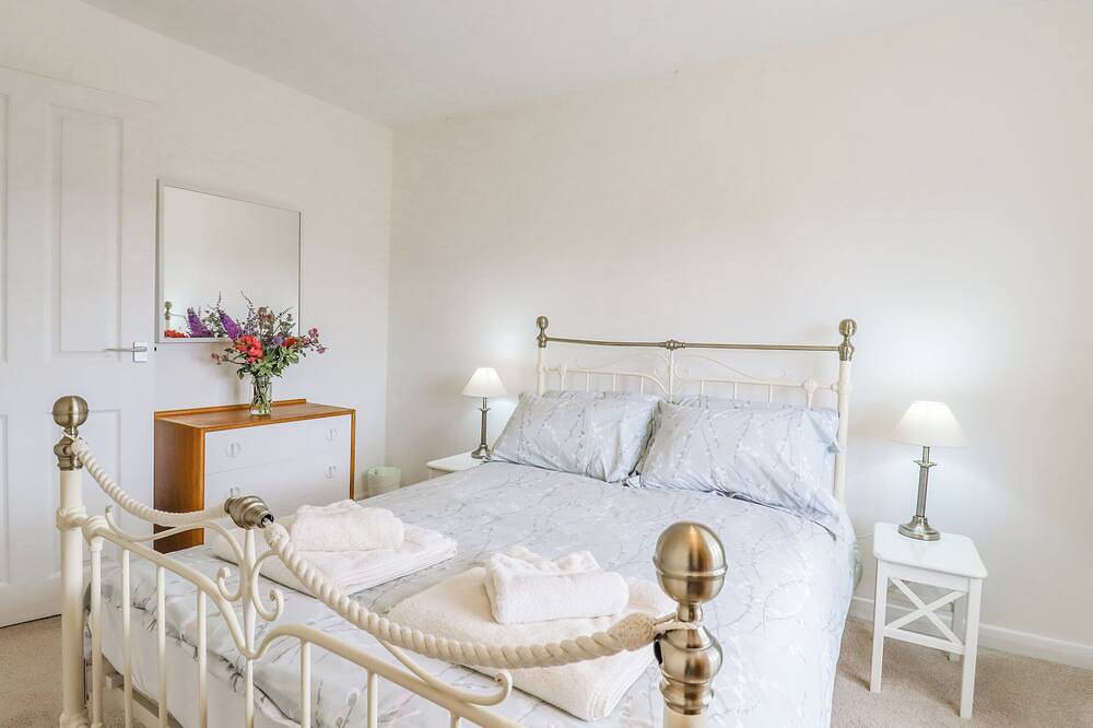 Redwood Cottage, family friendly, with a garden in Kimbolton in Bedford