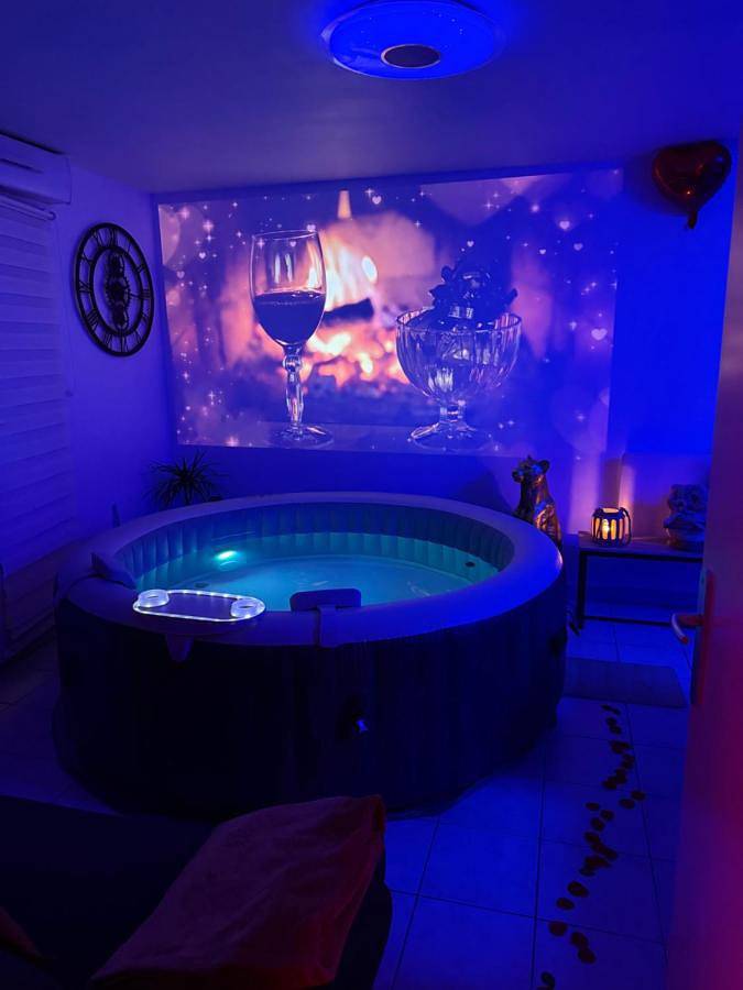 Suite Eden Spa, Appart'hôtel bien être , Patio de standing barbecue - Tv Xl Cinésport, Lit Q-Size, Wifi, P-Gratuit en Résidence in Avion (Pas-de-Calais), Région de Lens