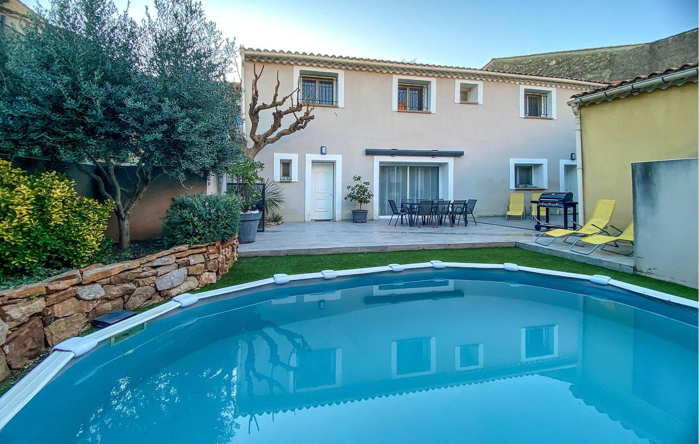 Modernes Apartment mit Pool, WLAN und Parkplatz in der Nähe von Creissan in Puisserguier, Béziers und Umgebung