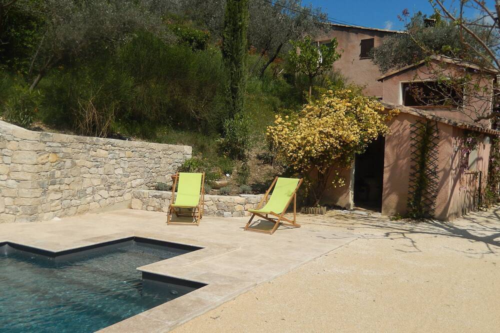 Gite avec piscine et vue sur Rocher Saint Julien in Buis-les-Baronnies, Région de nyons