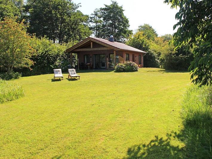 Ferienhaus für 4 Personen, mit Terrasse und Seeblick in Zwischenahner Meer