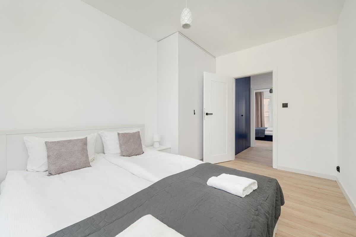 Entire apartment, Spacious Apartment with 2 Bedrooms | Balcony | Parking. in Wrocław, Lower Silesia