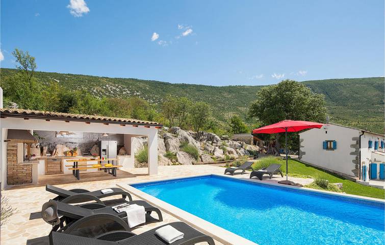Charming 220m² Apartment with Pool, Wi-Fi & River Access in Kršan, Eastcoast Istria