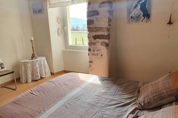 Gîte pour 7 personnes, avec jardin et terrasse, animaux acceptés à Revest-des-Brousses