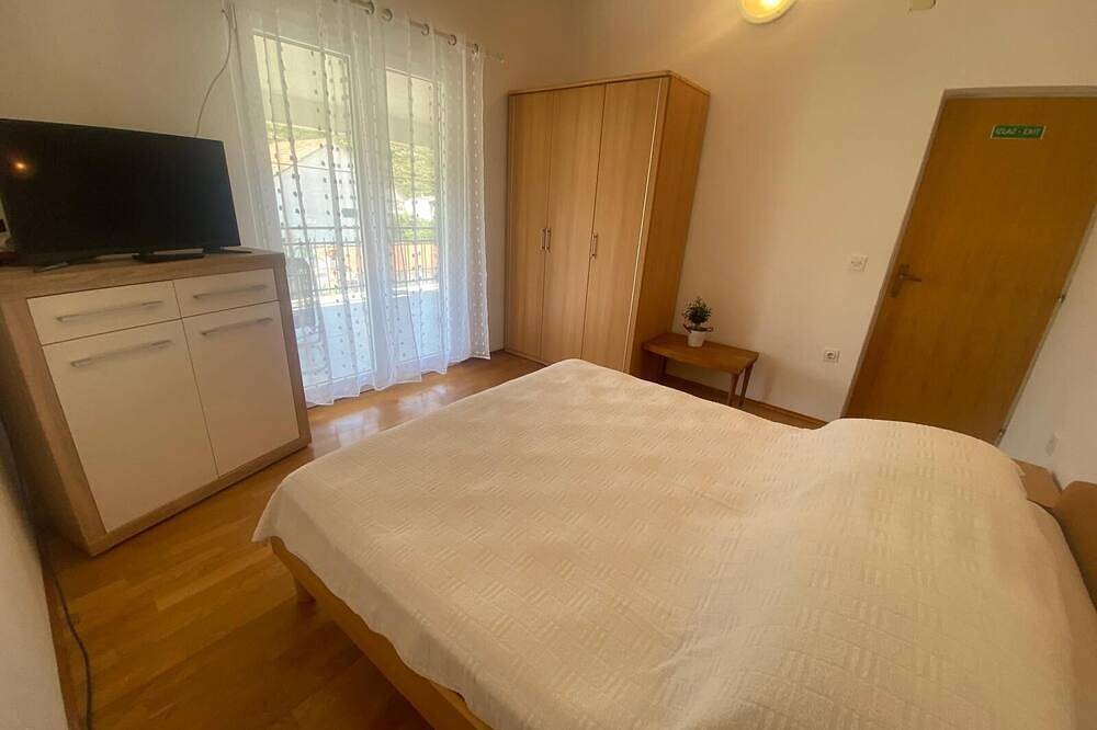 Apartmani Lulufamily accomodation in a quiet fisher village. in Rogoznica, Šibenik-Knin