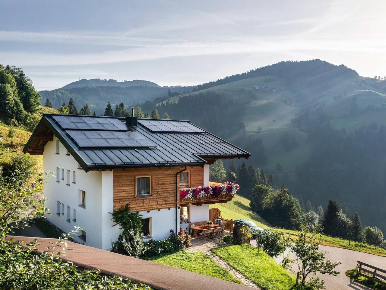 Entire apartment, Spacious Apartment in Sankt Johann im Pongau with Garden in Sankt Johann im Pongau, Ski Amadé