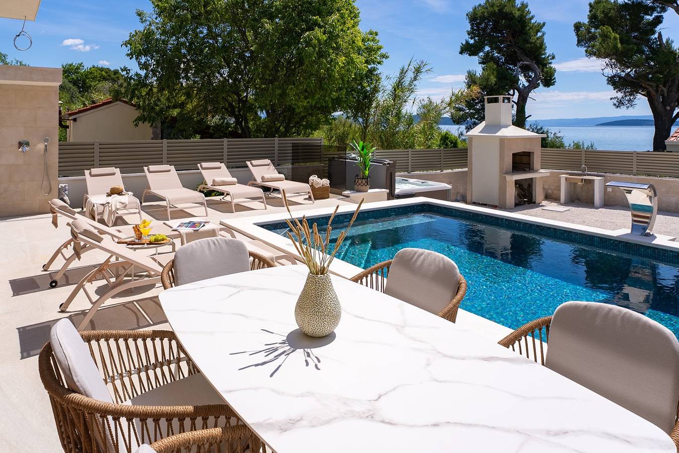 **Villa San Pietro – Ein luxuriöser Rückzugsort am Meer in Kaštel Štafilić** in Kastel Stafilic, Kaštela