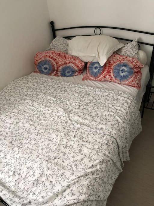 Gîte pour 7 personnes, avec terrasse et jardin à Saint-Étienne-du-Rouvray - 4