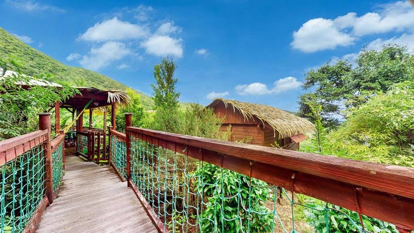 Location de vacances pour 4 personnes, avec piscine et jardin ainsi que balcon et vue à Terre-de-Bas - 4